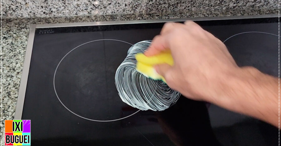 Como EU limpei a gordura de um fogão de indução que NEM ERA MEU 😱 ( fogão elétrico )