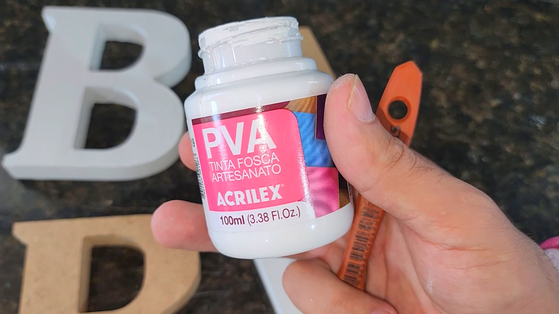 QUAL A MELHOR TINTA PARA PINTAR LETRAS E NÚMEROS MDF?