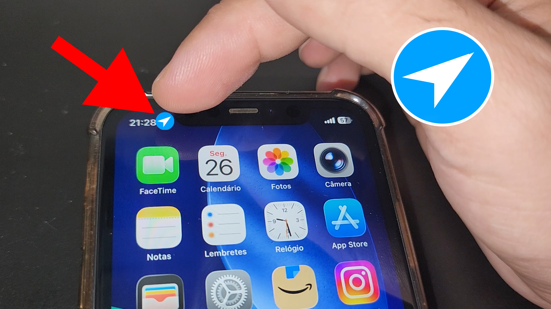 O QUE É E PORQUE APARECE UMA SETINHA AZUL PERTO DAS HORAS DO IPHONE?