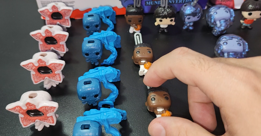 COMPLETOU A COLEÇÃO ? ABRINDO OS ÚLTIMOS KINDER JOY STRANGER THINGS DA CAIXA COM 16