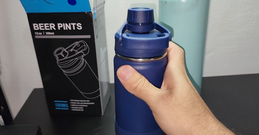 COMPREI UMA “MINI” GARRAFA TÉRMICA QUE CABE NA LATERAL DA MOCHILA E TEM 350 ML